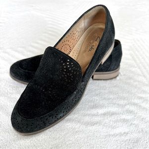 Clarks “Trish” slip on loafers